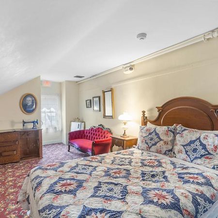 Lizzie Borden House Bed & Breakfast Fall River Bagian luar foto