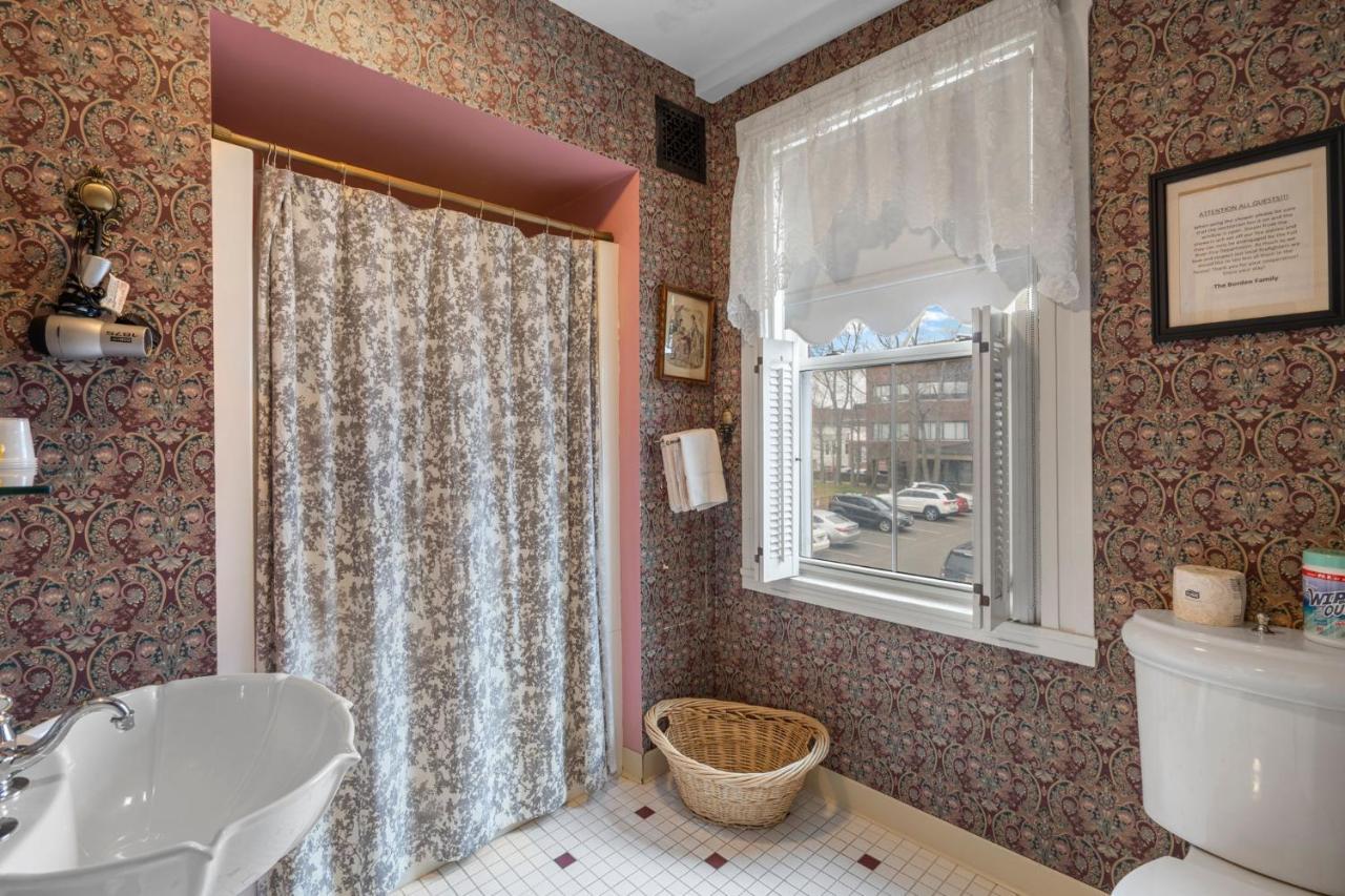 Lizzie Borden House Bed & Breakfast Fall River Bagian luar foto