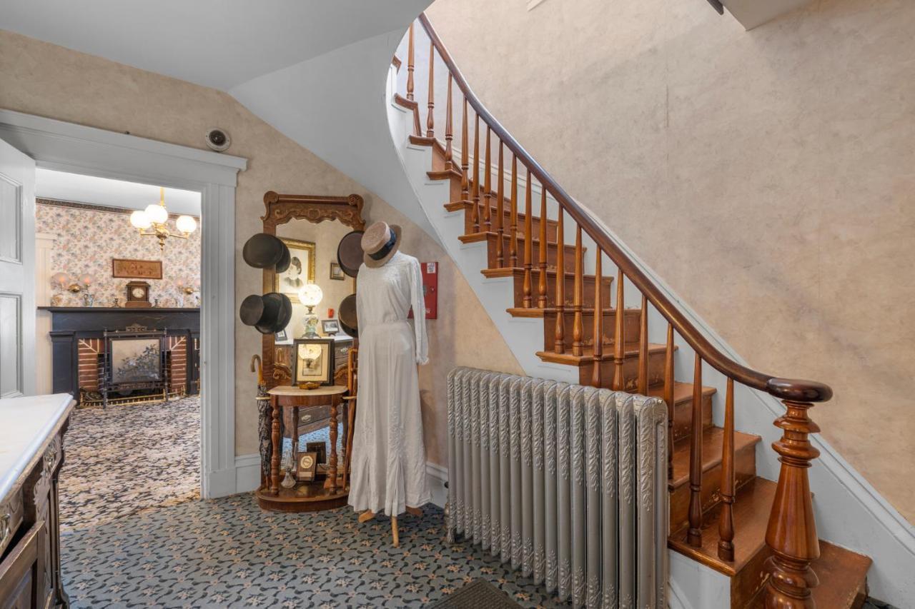 Lizzie Borden House Bed & Breakfast Fall River Bagian luar foto