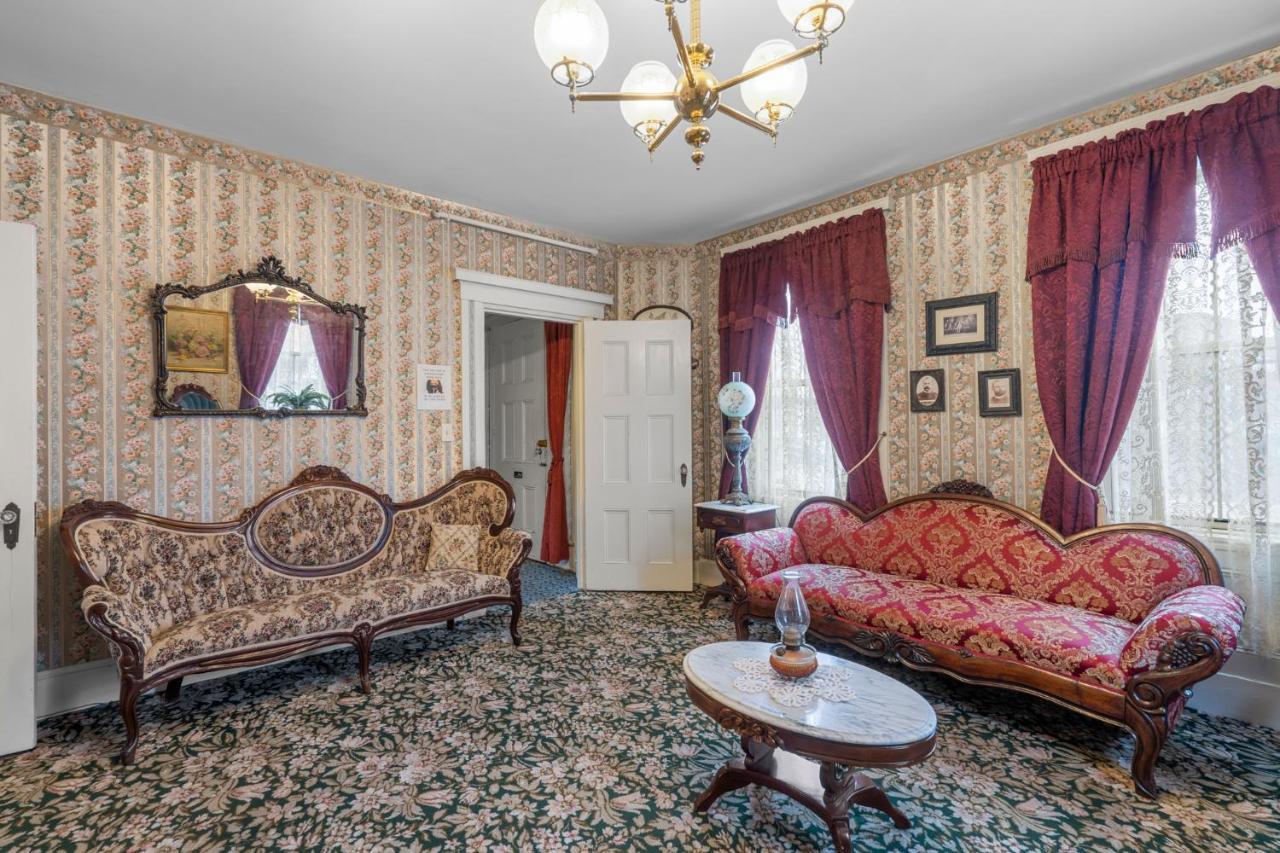Lizzie Borden House Bed & Breakfast Fall River Bagian luar foto