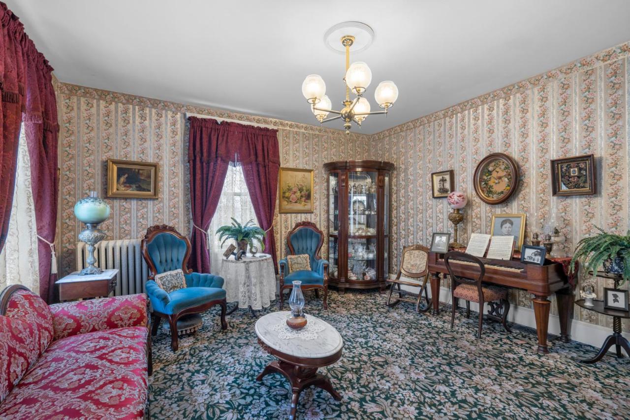 Lizzie Borden House Bed & Breakfast Fall River Bagian luar foto