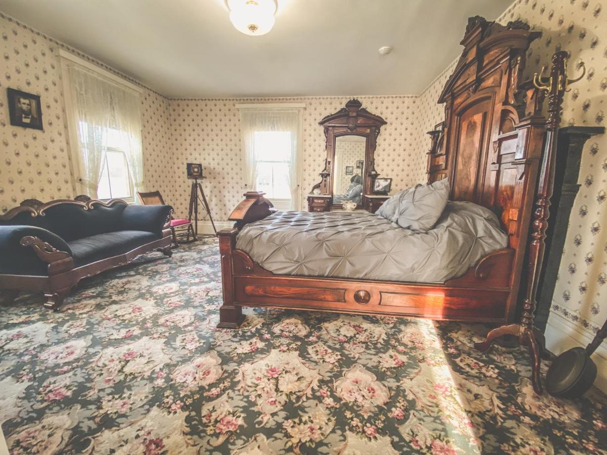 Lizzie Borden House Bed & Breakfast Fall River Bagian luar foto