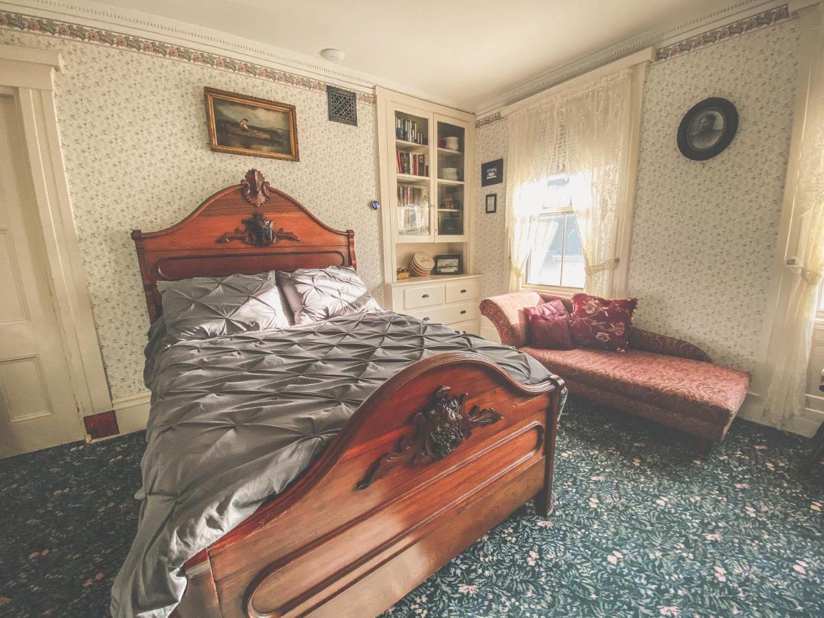 Lizzie Borden House Bed & Breakfast Fall River Bagian luar foto