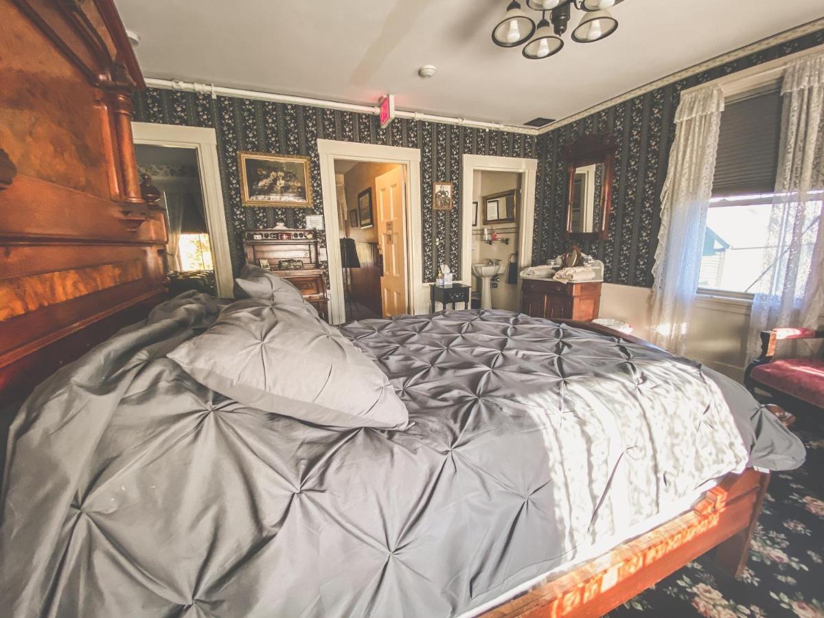 Lizzie Borden House Bed & Breakfast Fall River Bagian luar foto