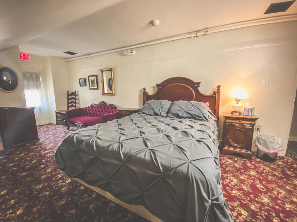 Lizzie Borden House Bed & Breakfast Fall River Bagian luar foto