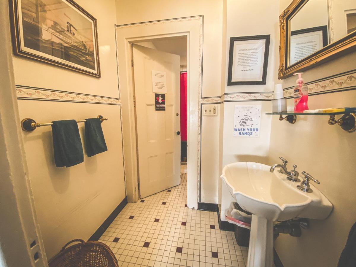 Lizzie Borden House Bed & Breakfast Fall River Bagian luar foto