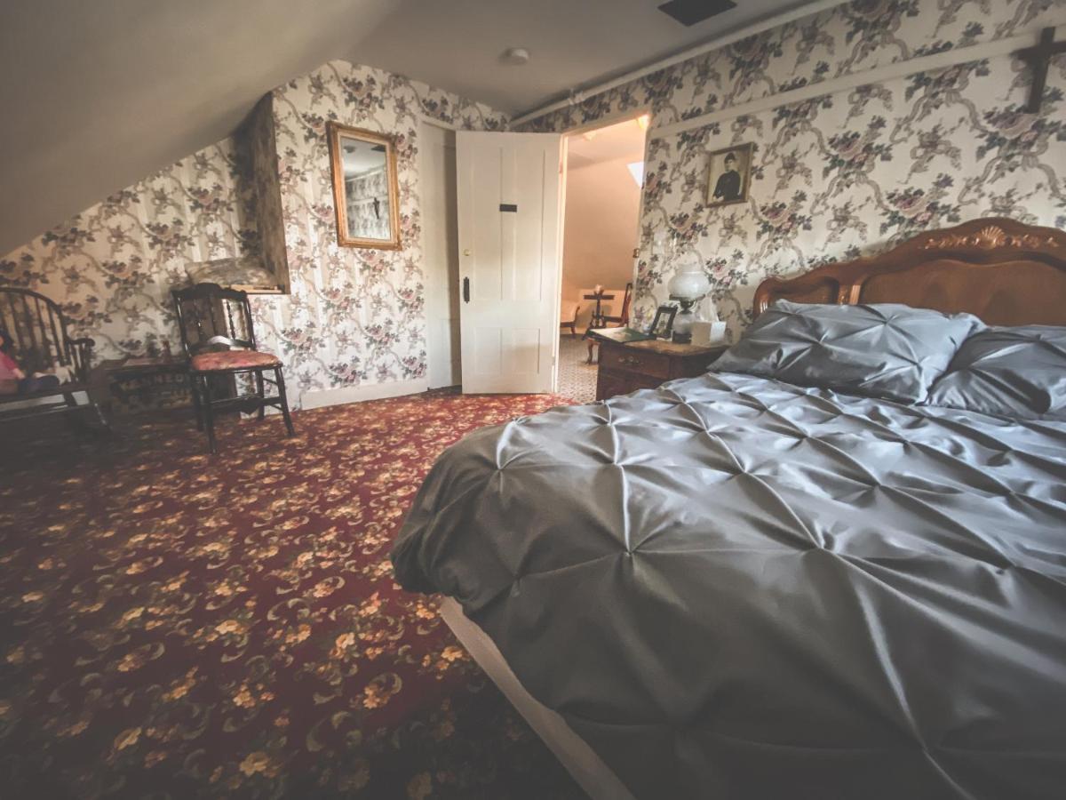 Lizzie Borden House Bed & Breakfast Fall River Bagian luar foto