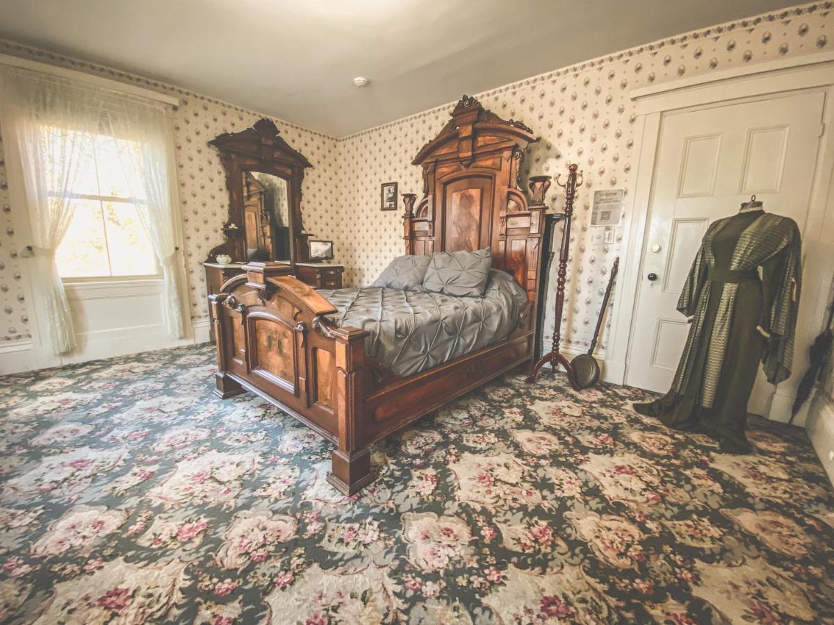 Lizzie Borden House Bed & Breakfast Fall River Bagian luar foto