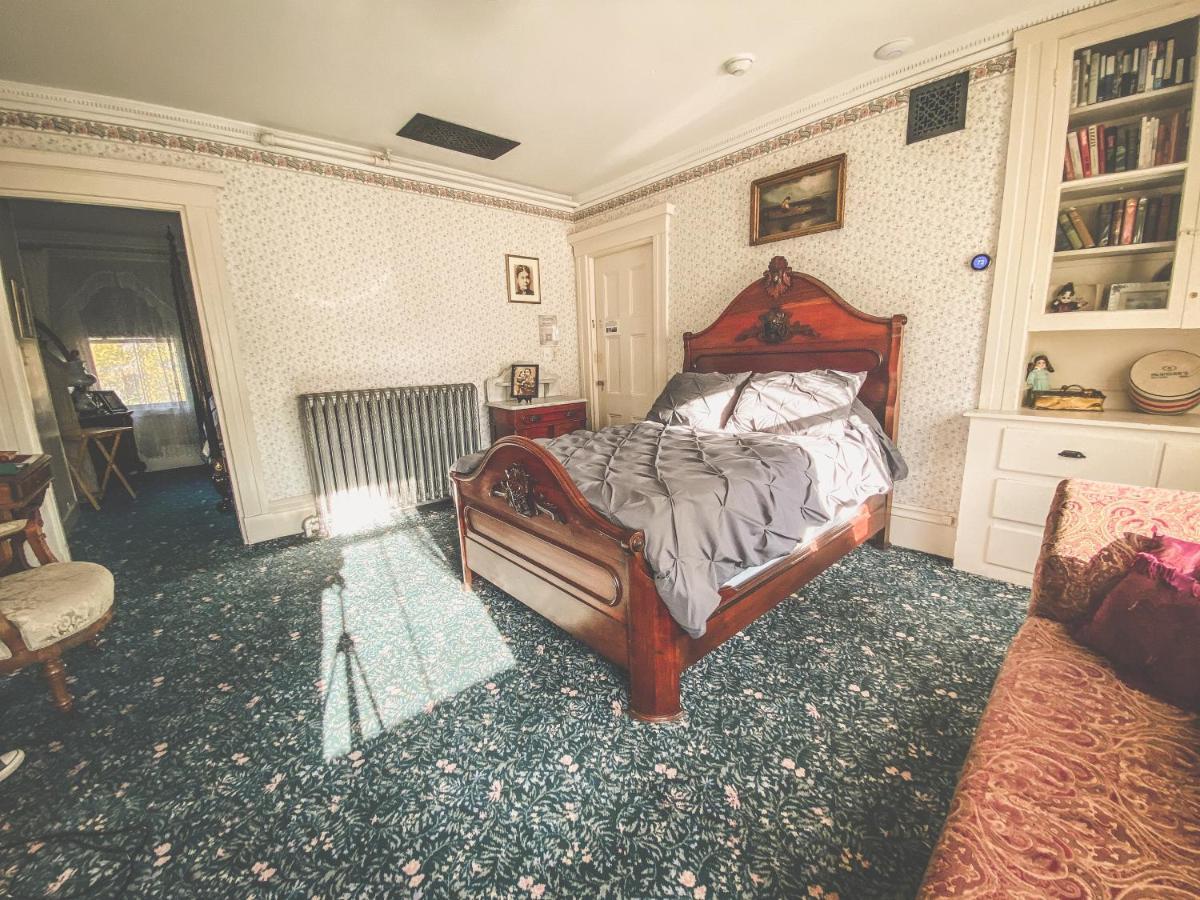 Lizzie Borden House Bed & Breakfast Fall River Bagian luar foto